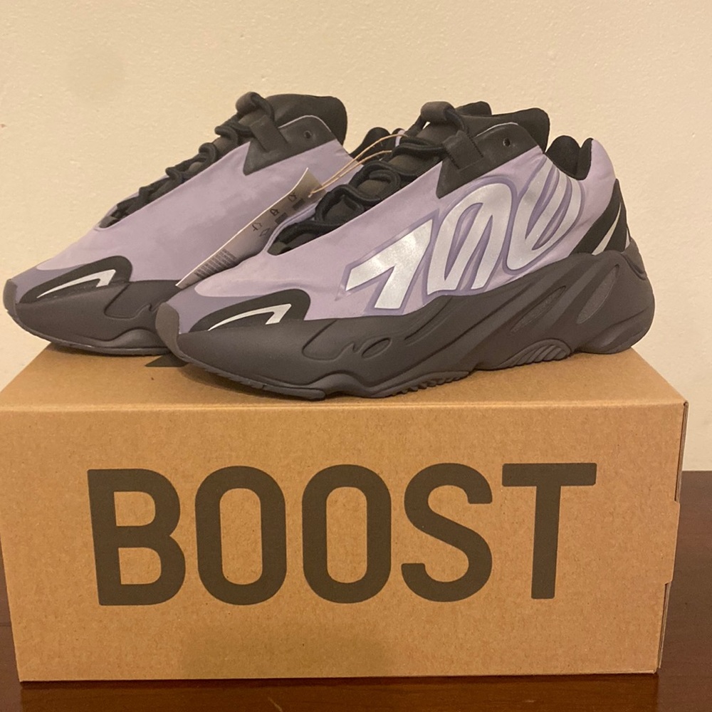 Yezzy Boost 700
